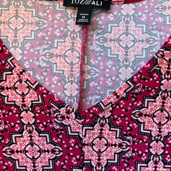 Roz & Ali Pink Geo-Print V-Neck Short Sleeve Top - Picture 3 of 4